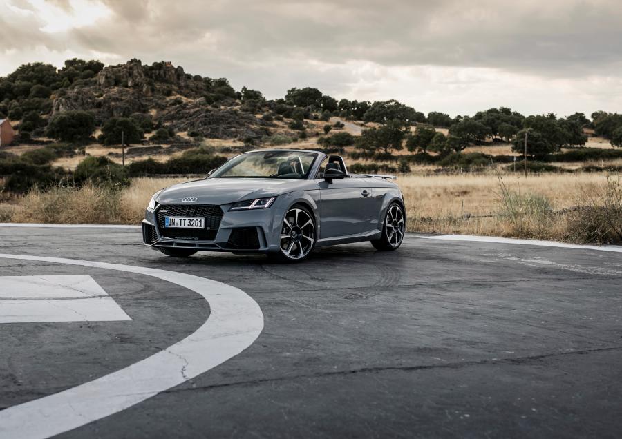  Audi TT RS Roadster (8S) 2016 года  (WW) (фото 1 из 57)